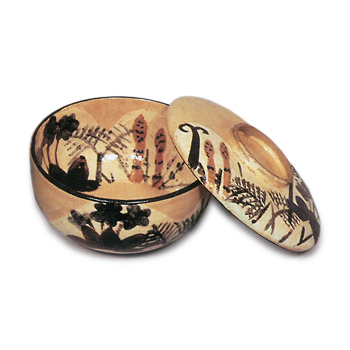 銹絵染付春草文蓋茶碗