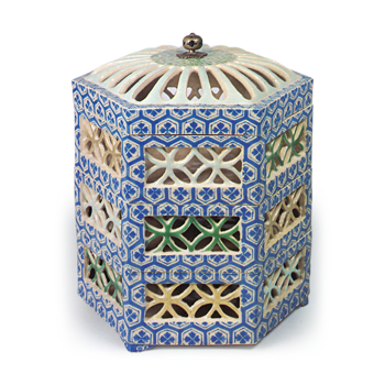 色絵亀甲七宝透文重箱