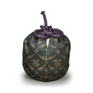 鉄色地雲鶴卍字紋純子